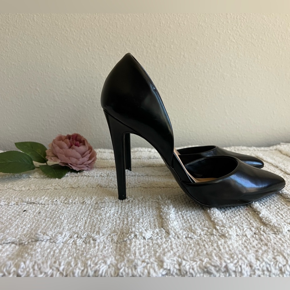 FOREVER 21 Black Patent Pointy Heels- Size 6
